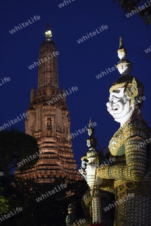 Der Wat Arun Tempel in der Stadt Bangkok in Thailand in Suedostasien.