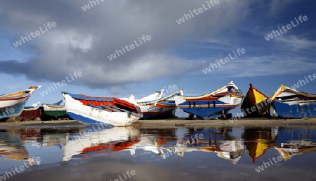 Suedamerika, Karibik, Venezuela, Isla Margarita, Ostkueste, El Tirano, Fischerdorf, Strand, Beach, Fischerboot, Boot, Holzboot, Landschaft, Spiegelbild,   