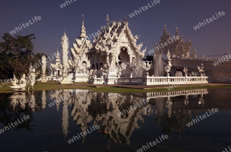 Der Tempel Wat Rong Khun 12 Km suedlich von Chiang Rai in der Provinz chiang Rai im Norden von Thailand in Suedostasien.