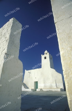 Eine traditionelle Moschee auf der Insel Djerba am Mittelmeer im sueden von Tunesien in Nordafrika.