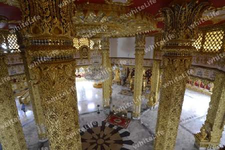 Der Grosse Tempel oder Chedi Phra Maha Chedi Chai Mongkhon auf einem Huegel bei Roi Et in der Provinz Roi Et nordwestlich von Ubon Ratchathani im nordosten von Thailand in Suedostasien.