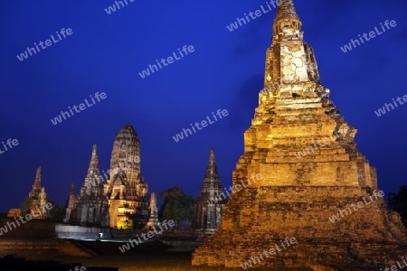 Der Wat Chai Wattanaram Tempel in der Tempelstadt Ayutthaya noerdlich von Bangkok in Thailand. 