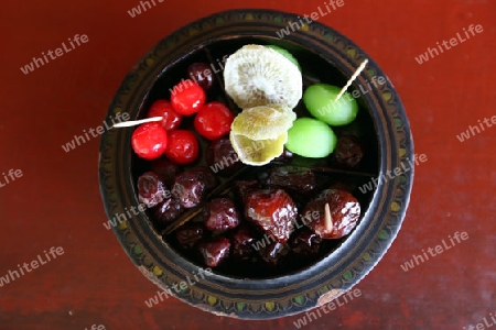 Suesse und gezuckerte Fruechte aus dem Bergdorf Mae Salong in der Huegellandschaft noerdlich von Chiang Rai in der Provinz Chiang Rai im Norden von Thailand in Suedostasien.