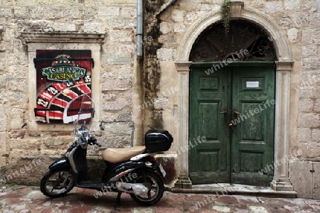 Europa, Osteuropa, Balkan. Montenegro, Mittelmeer, Adria, Kotor, Bucht von Kotor, Bucht, Altstadt, Dorf,  