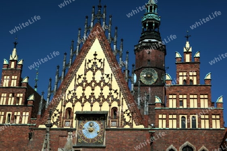 Das Rathaus auf dem Stray Rynek Platz  in der Altstadt von Wroclaw oder Breslau im westen von Polen.