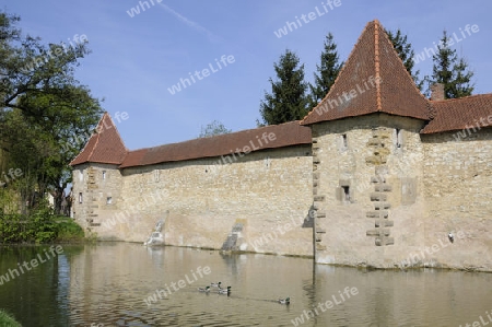 Seeweiher und Stadtmauer in Wei?enburg