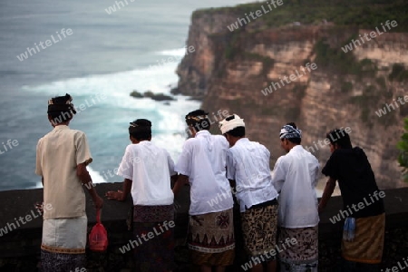 Asien, Suedost, Indonesien, Bali, Insel, Ulu Watu, Tempel, Kultur, Menschen, Fels Landschaft, Natur, Zeremonie, Religion, Kueste, Meer, Abend,   (Urs Flueeler)  