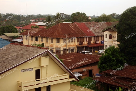 Die Altstadt Tha Khaek in zentral Laos an der Grenze zu Thailand in Suedostasien.