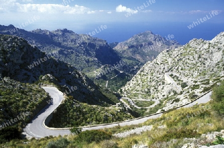 Die Landschaft beim Cap de Formentor auf der Halbinsel Formentor im Februar im Osten der Insel Mallorca einer der Balearen Inseln im Mittelmeer.   