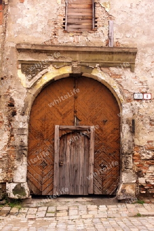 Ein Haus in einer Gasse in der Altstadt von Bratislava der Hauptstadt an der Donau in  der Slowakei in Osteuropa.  