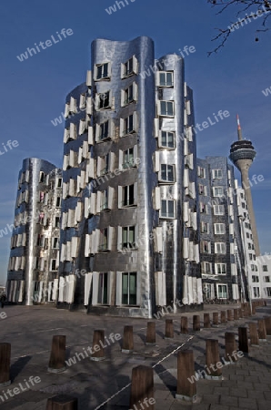 Medienhafen D?sseldorf-Fernsehturm vom neuen Zollhof aus gesehen