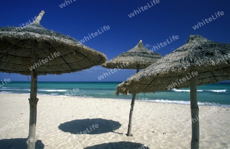 Ein Sandstrand bei Sousse in Zentraltuneisen in Nordafrika.  