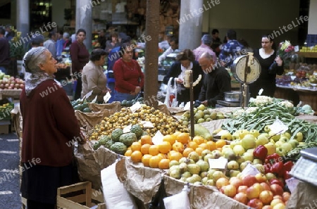 Der Markt in der Markthalle in der Hauptstadt Funchal auf der Insel Madeira im Atlantischen Ozean