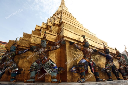 Eine Ramakien Figur im inneren des Wat Phra Keo im Tempelgelaende beim Koenigspalast im Historischen Zentrum der Hauptstadt Bangkok in Thailand. 