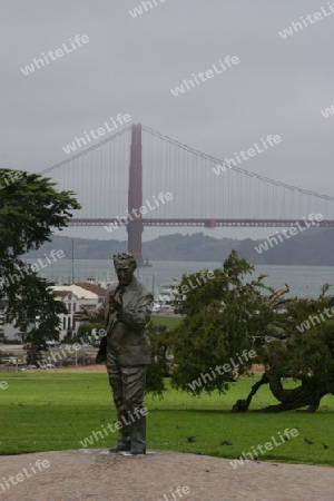 Statue in San Francisco mit Blick auf Golden Gate Br?cke