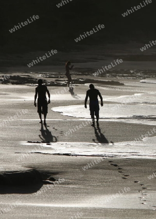 Suedamerika, Karibik, Venezuela, Isla Margarita, Pedro Gonzalez, Menschen am Strand des Fischerdorfes Pedro Gonzalez an der Karibik auf der Isla Margarita. 