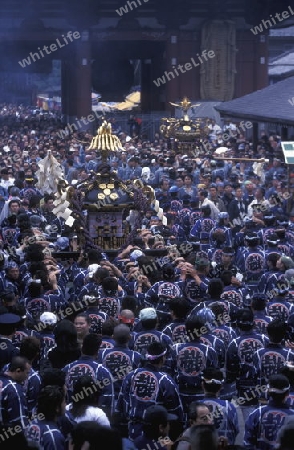 one of the big Festival in the Asakusa Senso Ji Tempel in the city centre of Tokyo in Japan in Asia,



